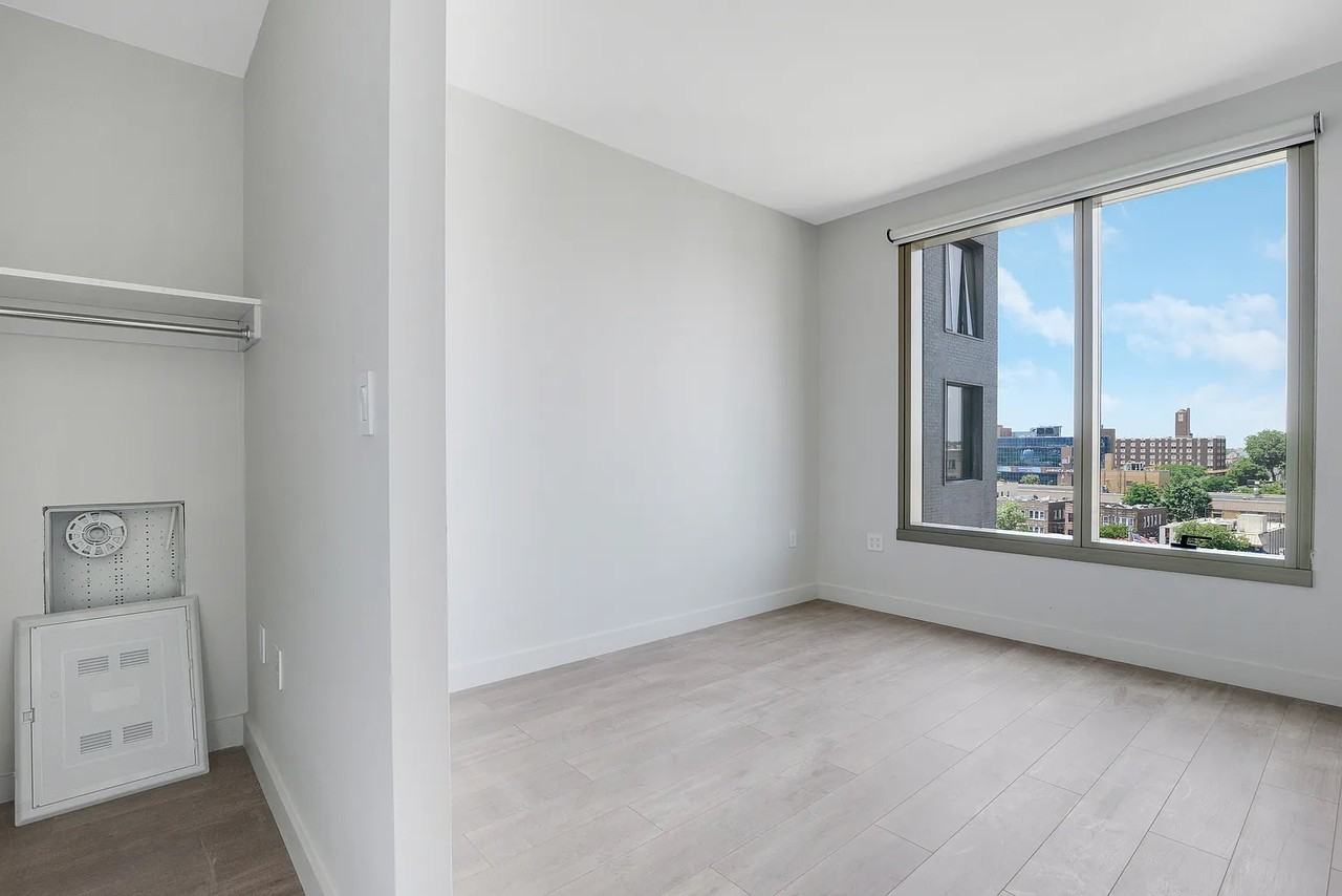 8836 139th St - Photo 4 of 7