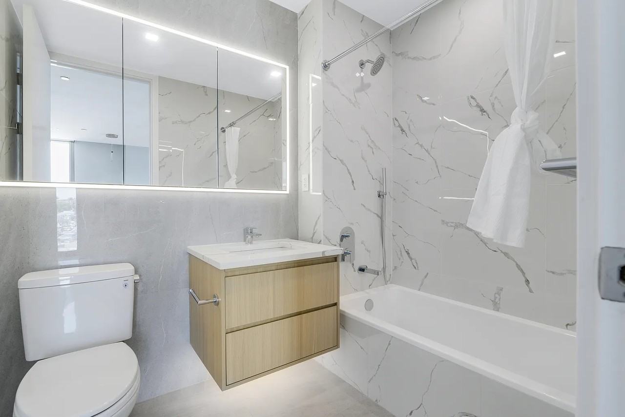 8836 139th St - Photo 5 of 7