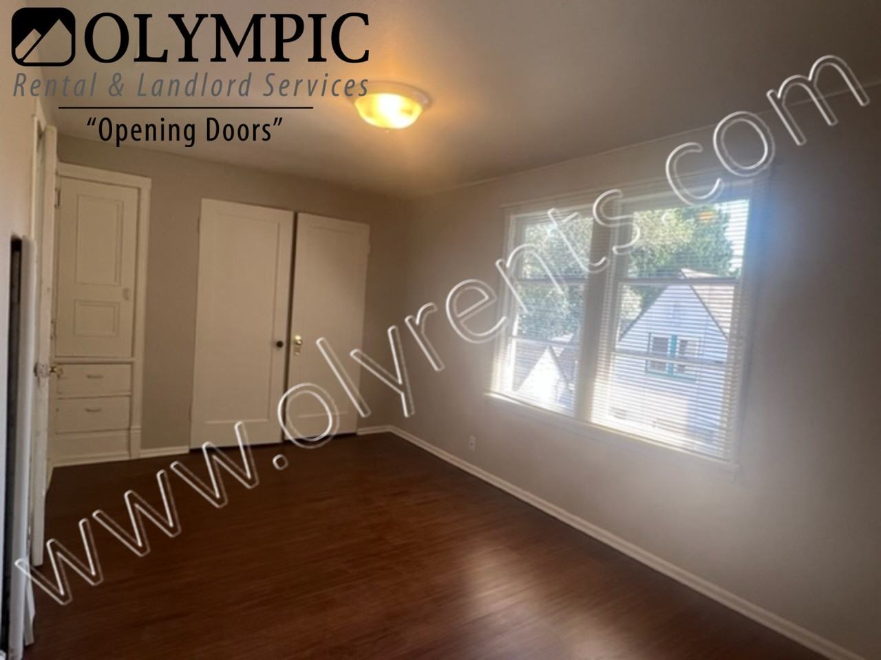 107 23Rd Ave Se - Photo 3 of 6