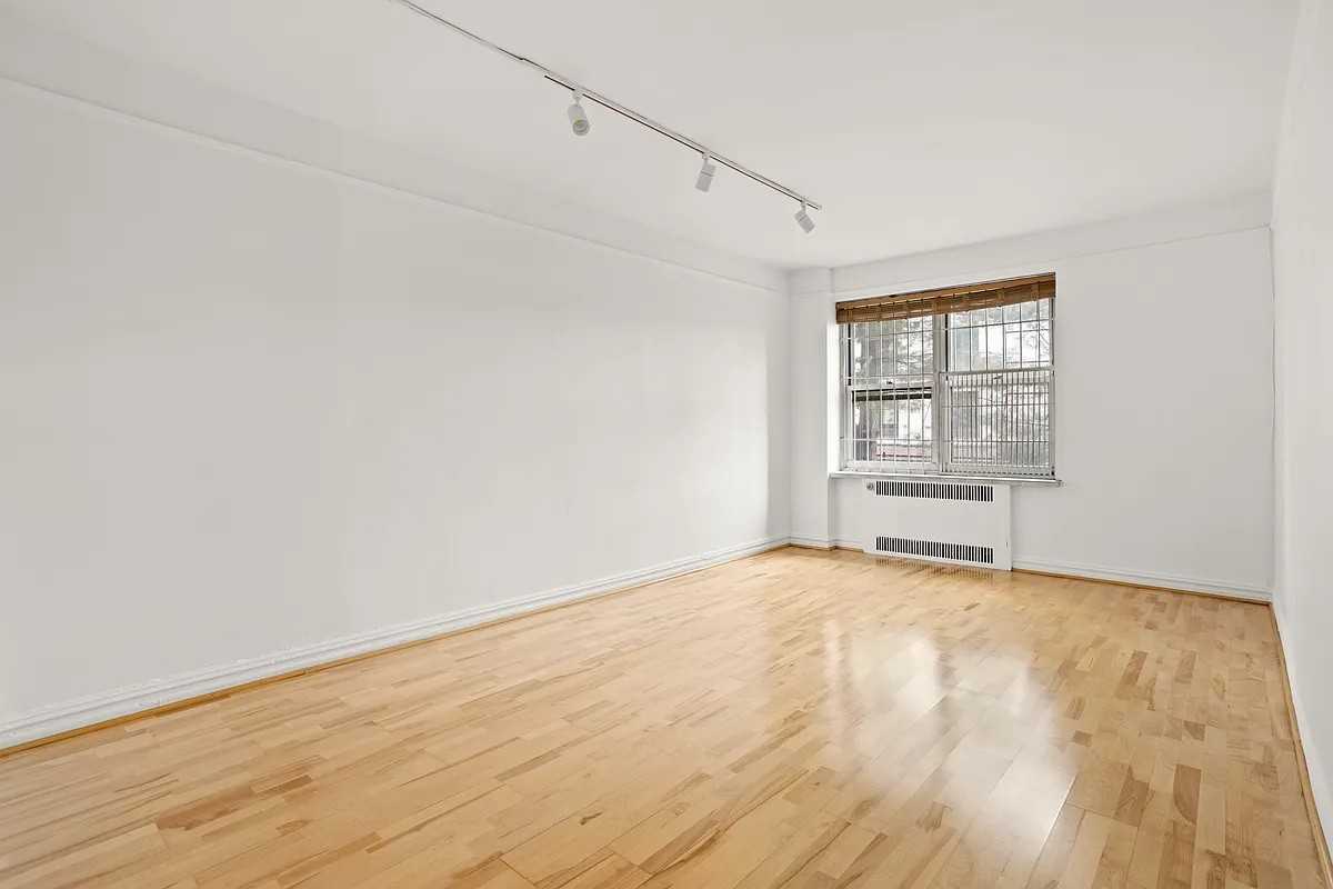 6141 Saunders St #A18 - Photo 2 of 7