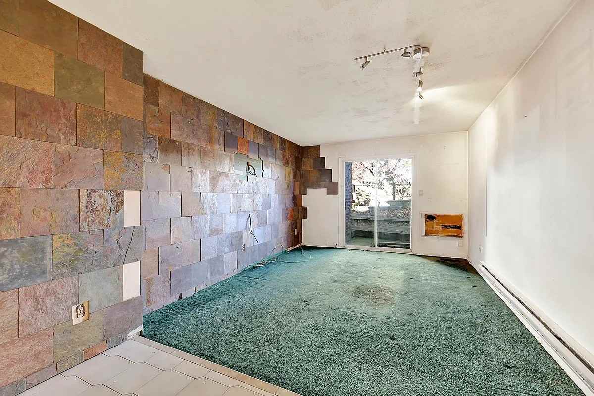 8942 Colonial Rd #1R - Photo 7 of 10