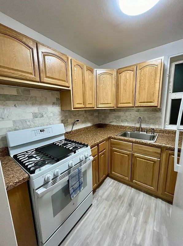 9430 Ridge Blvd #1E - Photo 2 of 11