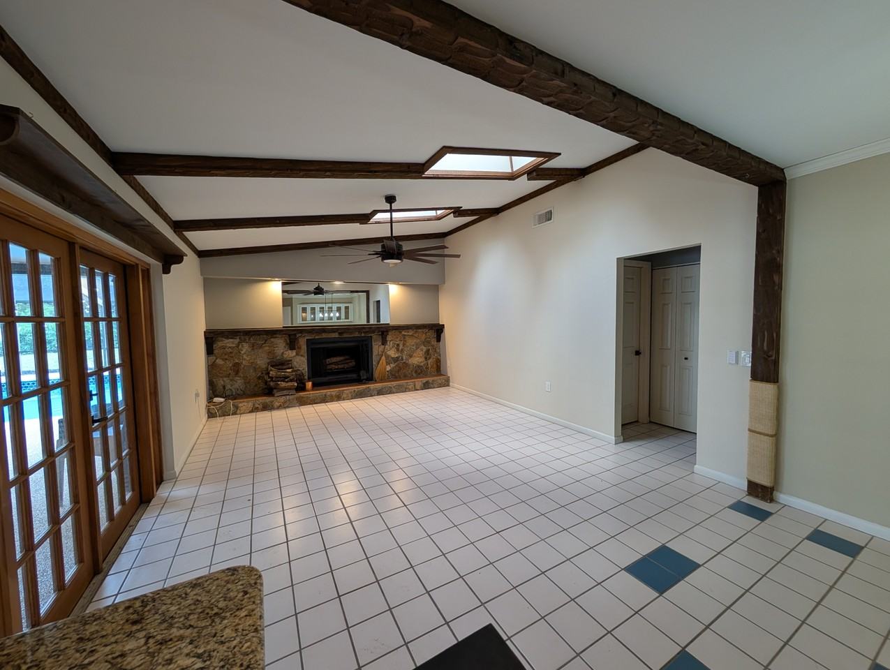 1117 Lakemont Dr - Photo 4 of 36