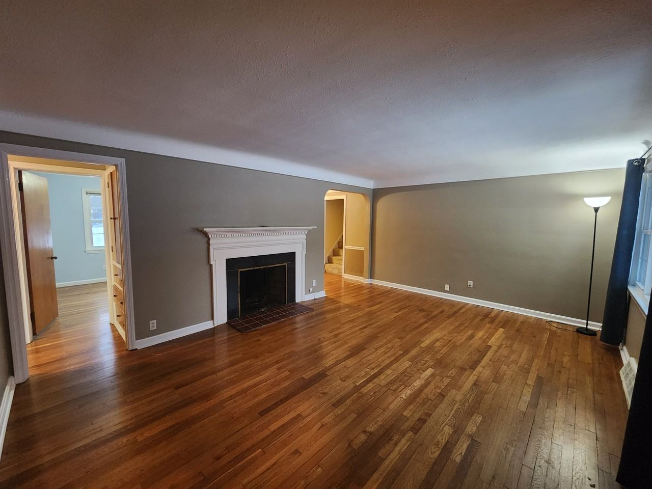 6736 Glenview Rd - Photo 2 of 17