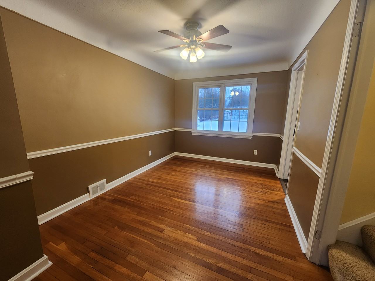 6736 Glenview Rd - Photo 4 of 17