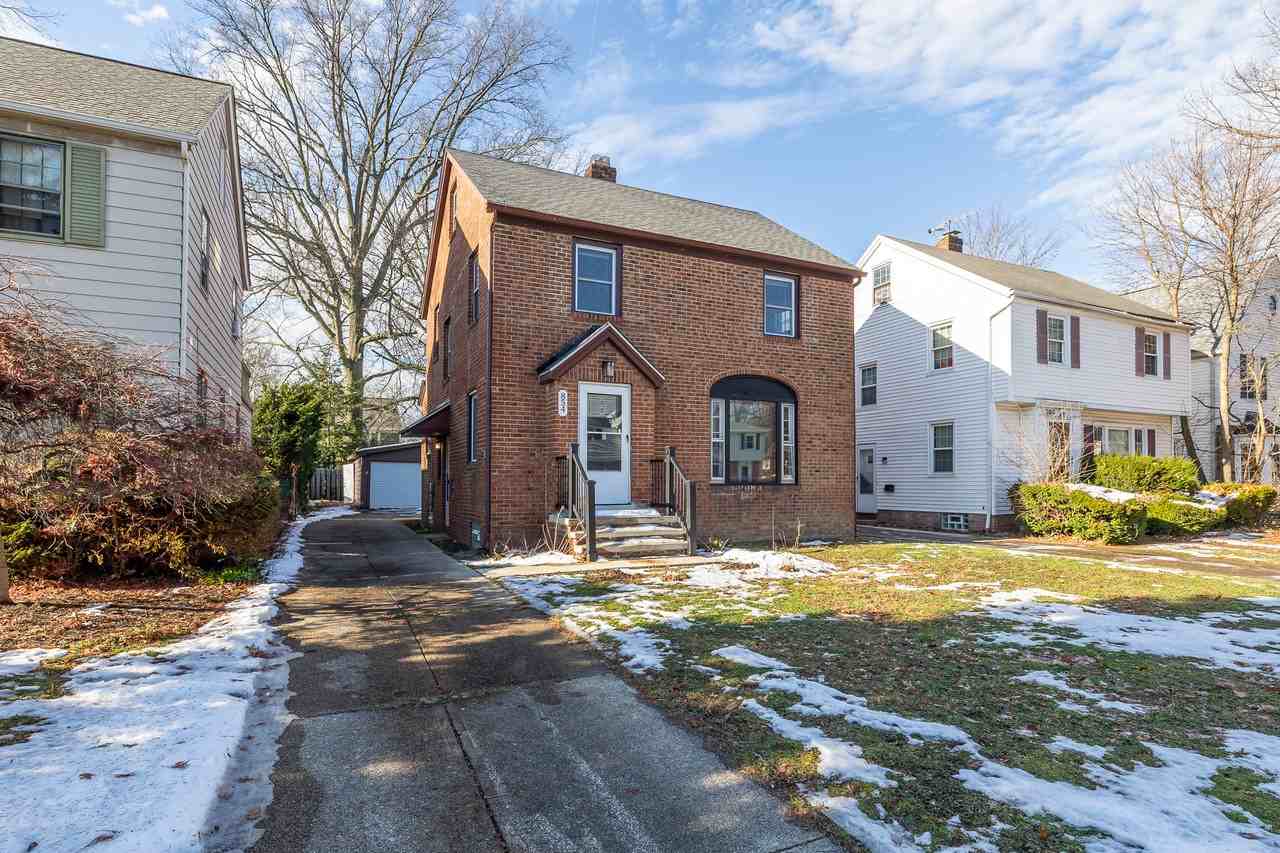 854 Keystone Dr - Photo 2 of 33