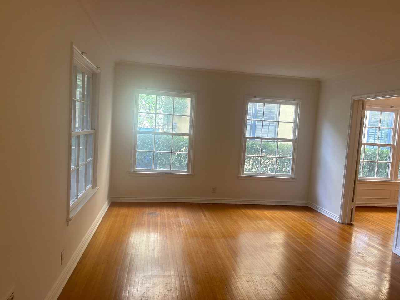 136 S Roxbury Dr #4 - Photo 2 of 9