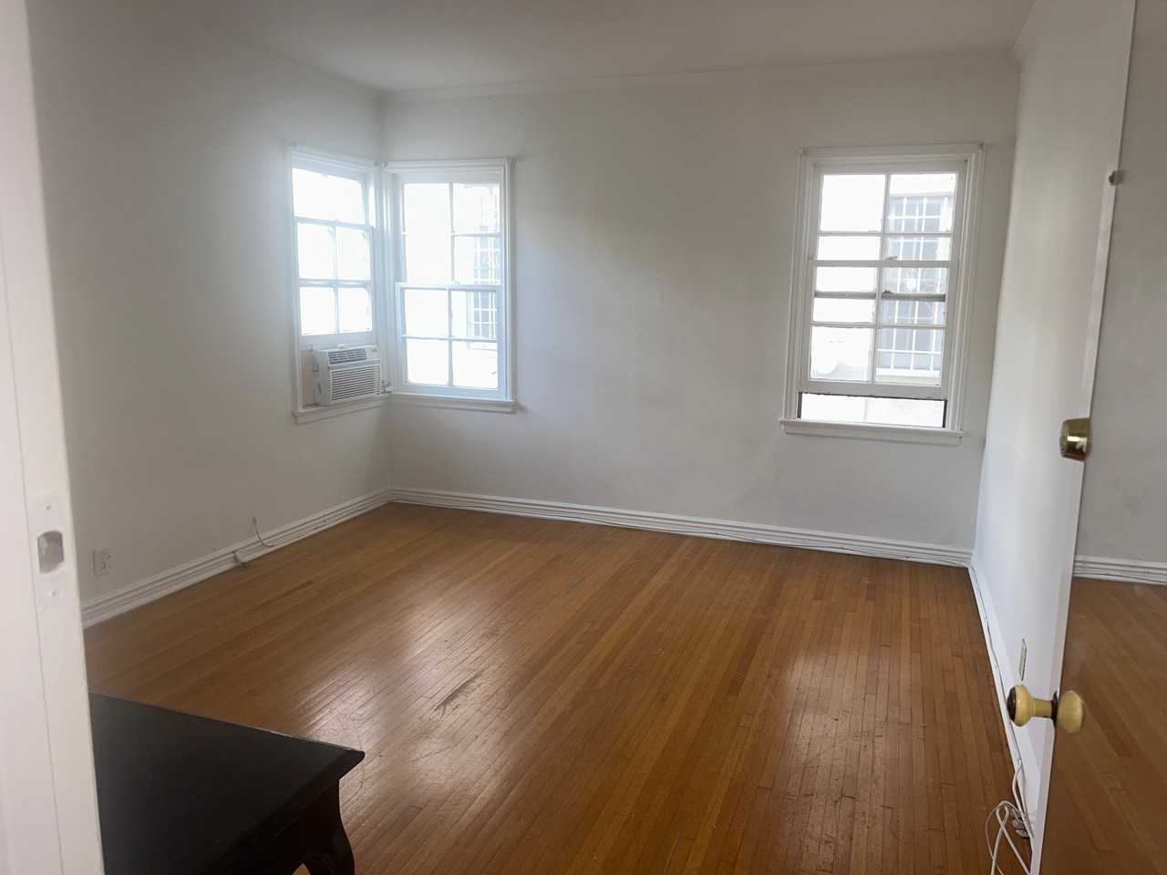 136 S Roxbury Dr #4 - Photo 6 of 9