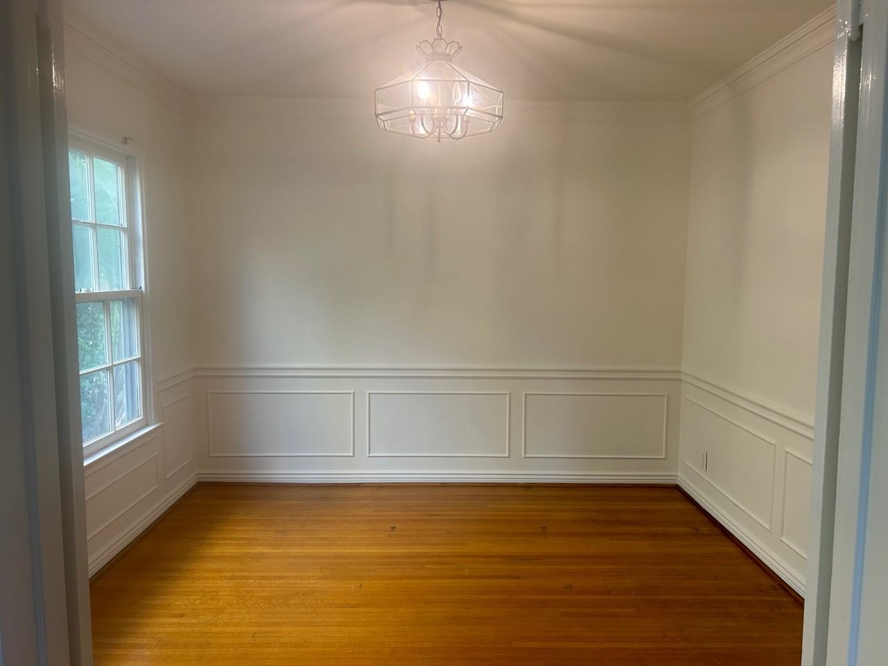 136 S Roxbury Dr #4 - Photo 7 of 9