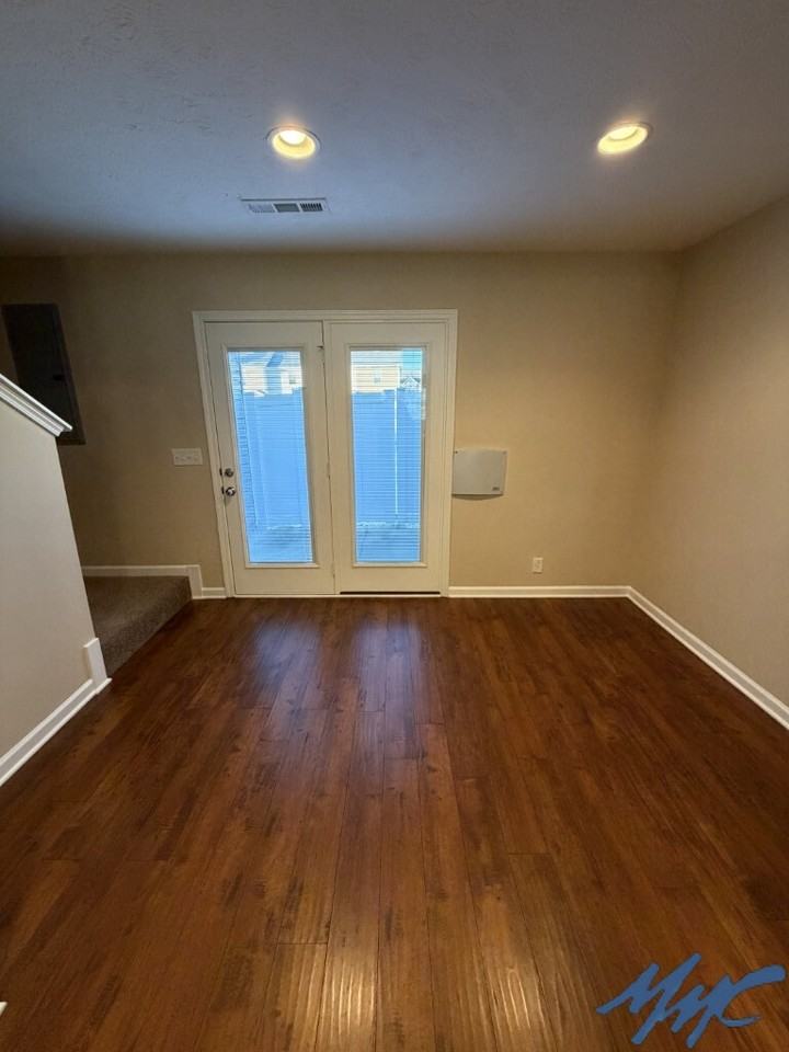 1431 Clydesdale St - Photo 6 of 16