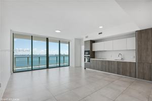 featured image of NE 28th St & Biscayne Blvd