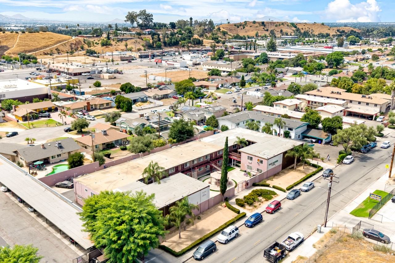 Rose Gardens - Photo 2 of 7