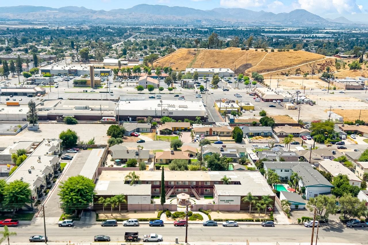 Rose Gardens - Photo 3 of 7