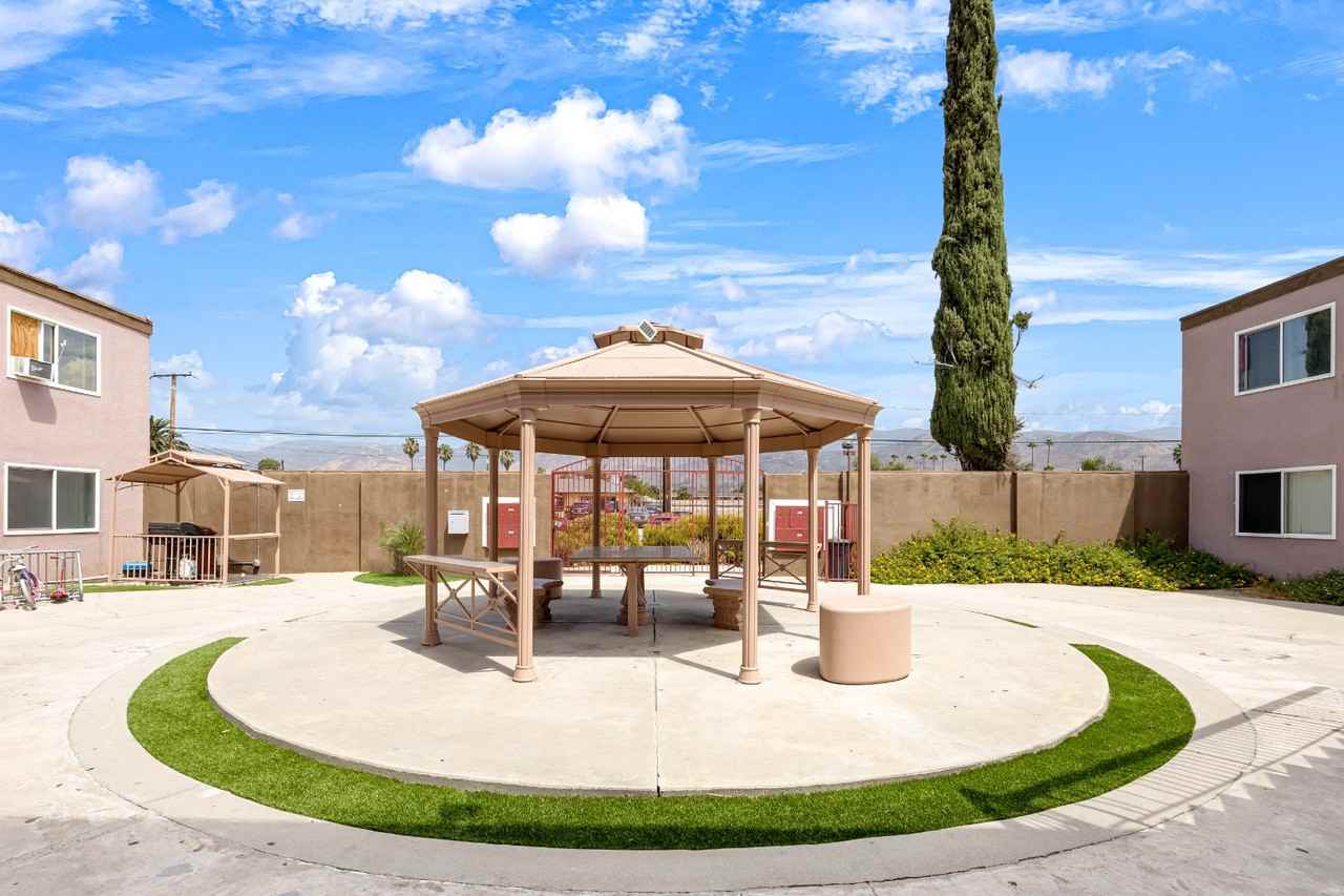 Rose Gardens - Photo 5 of 7