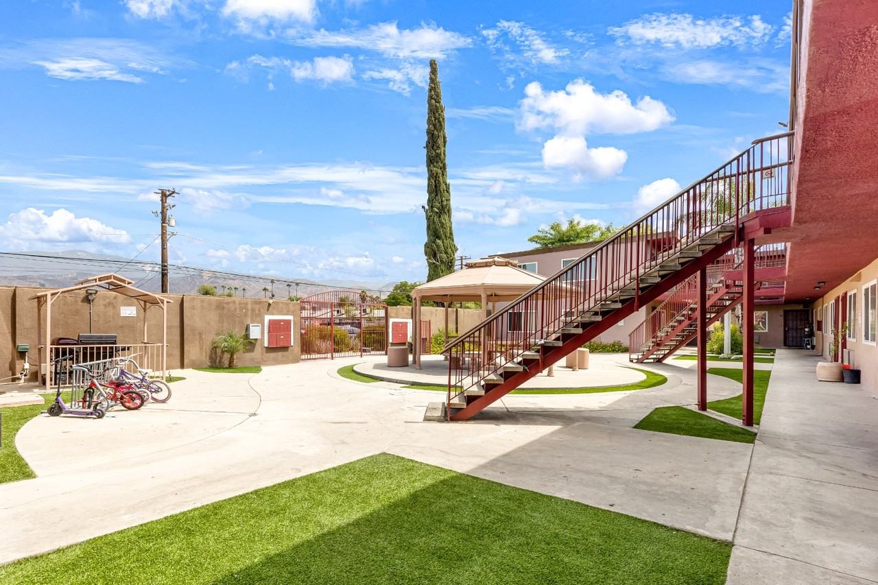 Rose Gardens - Photo 7 of 7