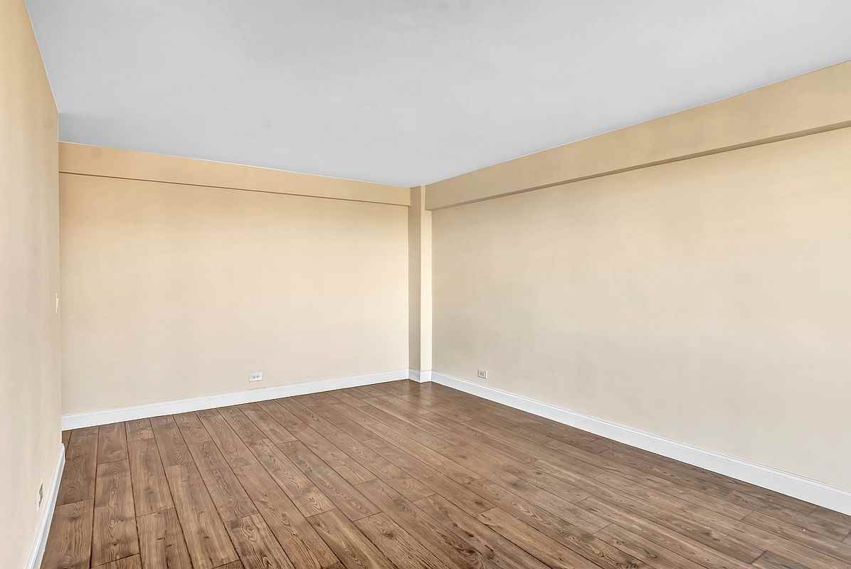 825 Morrison Ave #1M - Photo 2 of 9