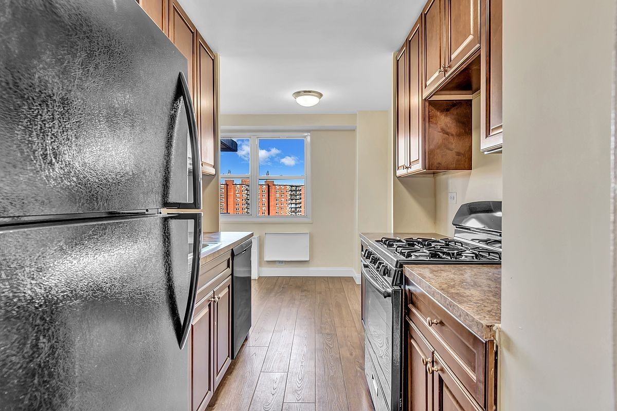 825 Morrison Ave #1M - Photo 3 of 9