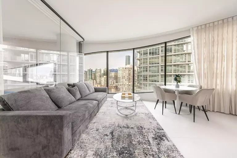 1033 Nelson St - Photo 2 of 21