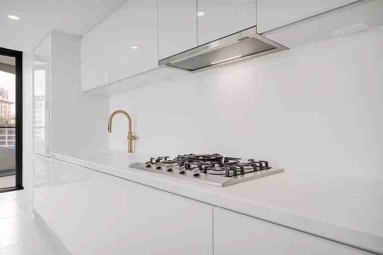 1033 Nelson St - Photo 4 of 21