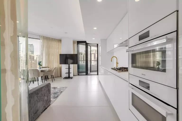 1033 Nelson St - Photo 5 of 21