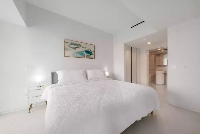 1033 Nelson St - Photo 6 of 21