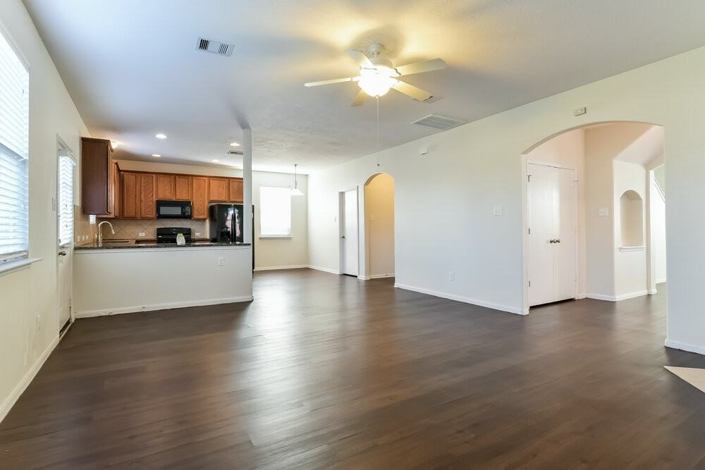 1006 Blair Field Ln - Photo 2 of 15