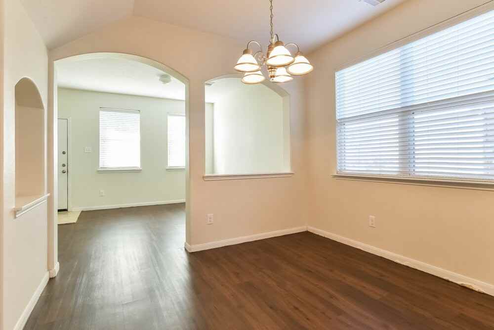 1006 Blair Field Ln - Photo 4 of 15