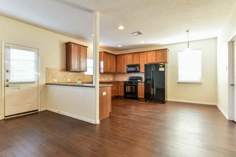 1006 Blair Field Ln - Photo 5 of 15