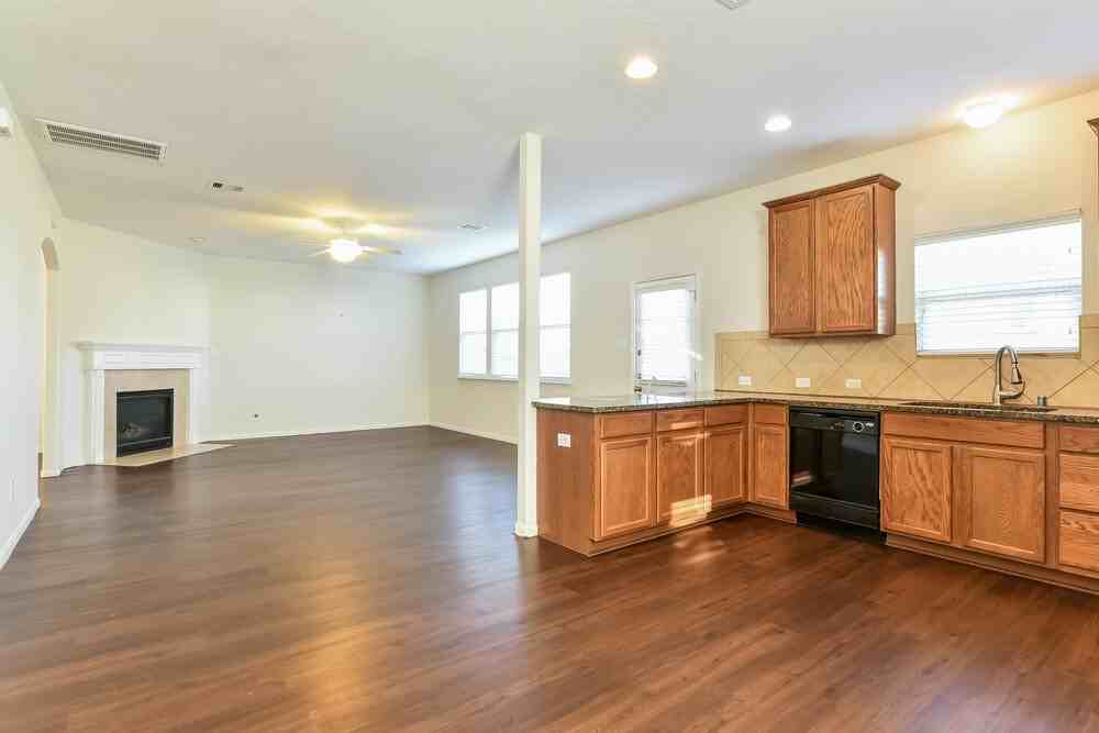 1006 Blair Field Ln - Photo 6 of 15