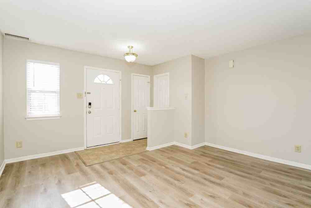 3012 Earlswood Ln - Photo 4 of 17