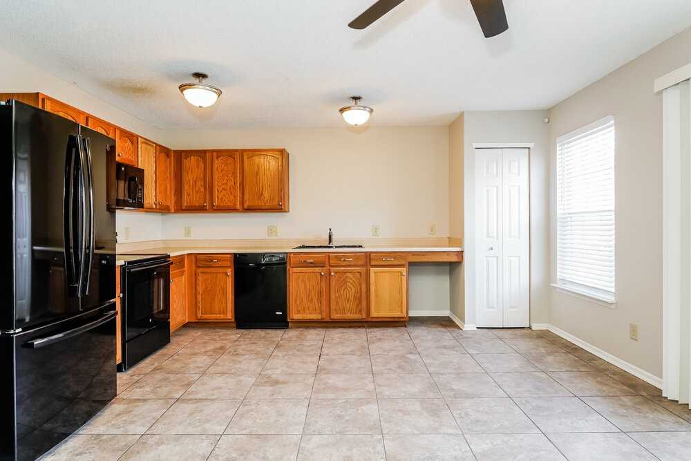 3012 Earlswood Ln - Photo 6 of 17