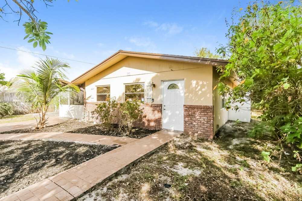 201 Newcastle St - Photo 2 of 25