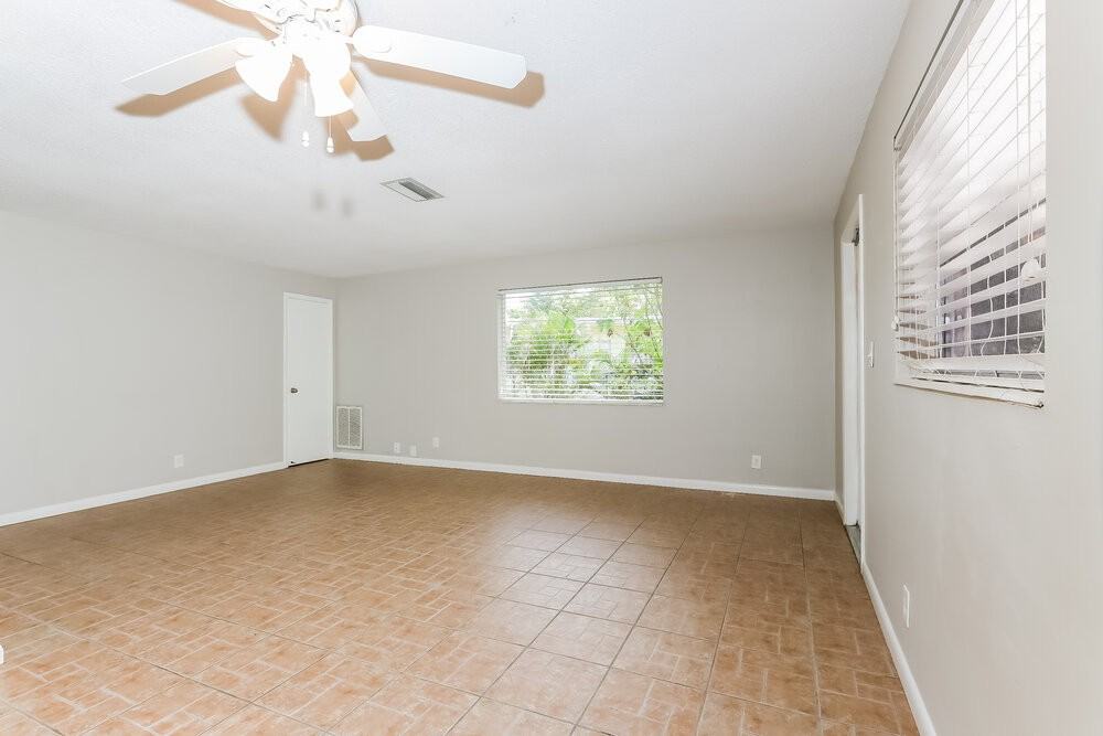 201 Newcastle St - Photo 4 of 25