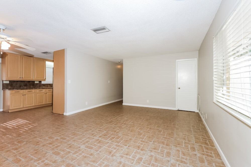 201 Newcastle St - Photo 5 of 25