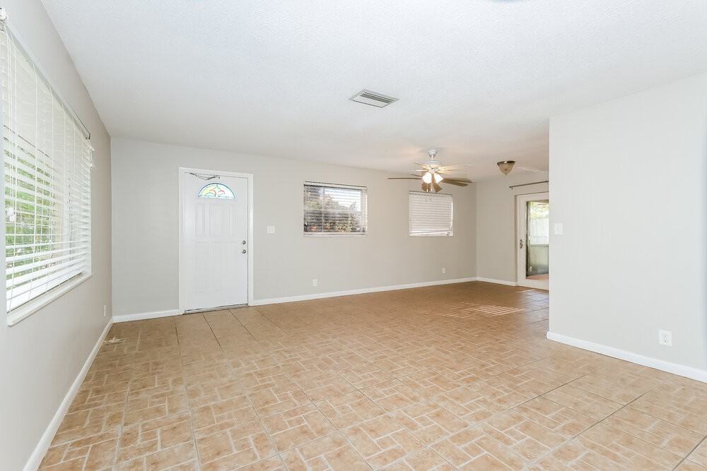 201 Newcastle St - Photo 6 of 25