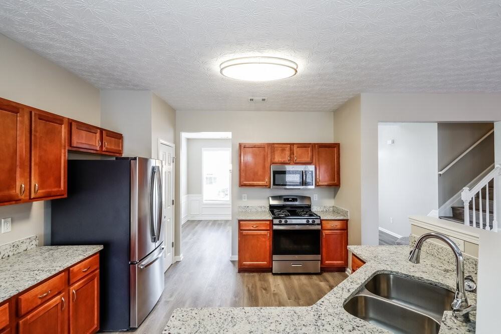 2468 Radcliffe Ct - Photo 7 of 18