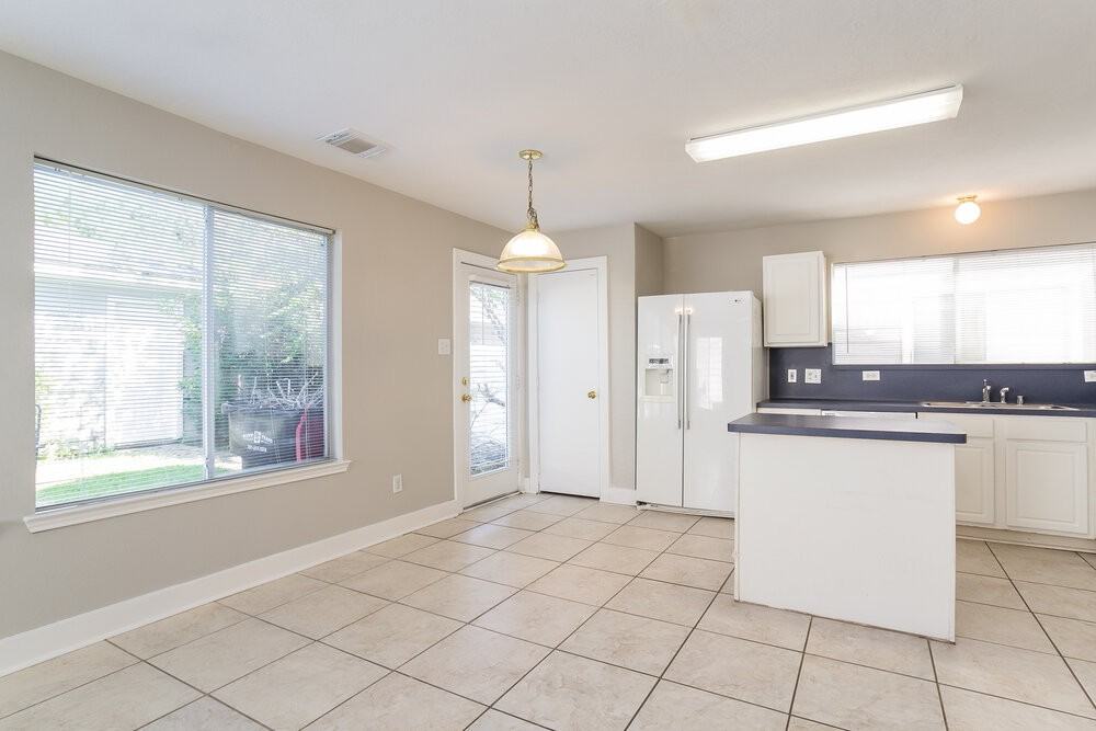 10202 Farrell Dr - Photo 5 of 16