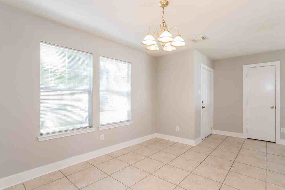 10202 Farrell Dr - Photo 6 of 16