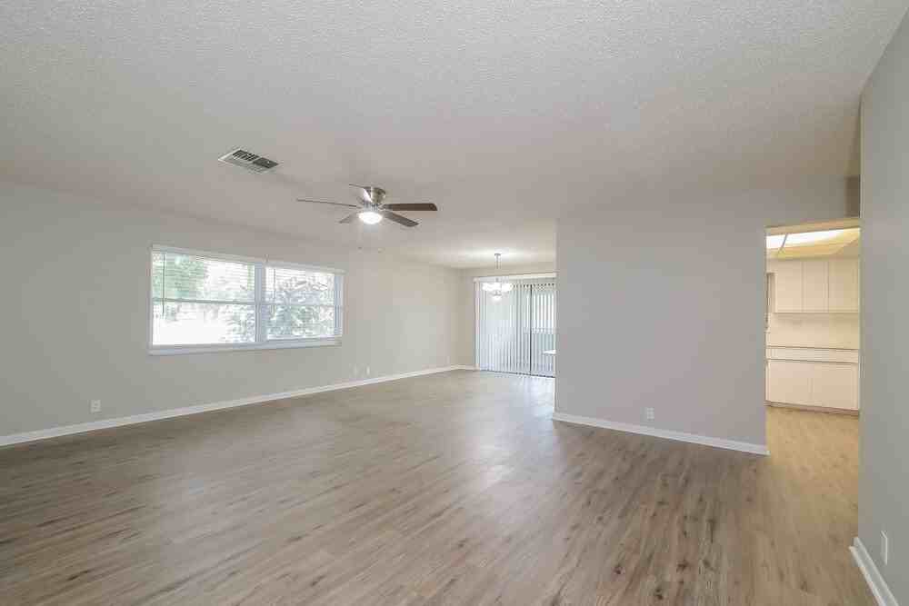 705 Canberra Rd - Photo 4 of 16