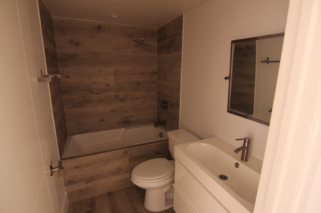 939 Palm Ave #306 - Photo 5 of 15