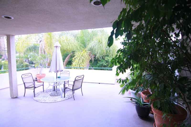 939 Palm Ave #306 - Photo 7 of 15