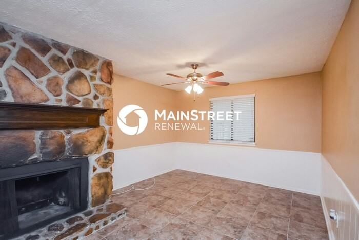 1912 Singer Way - Photo 3 of 16