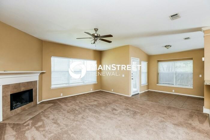 8421 Beaufort Ct - Photo 3 of 16