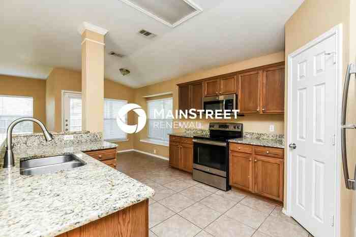 8421 Beaufort Ct - Photo 7 of 16