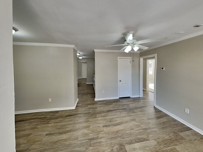 2123 Raspberry Ln - Photo 5 of 24