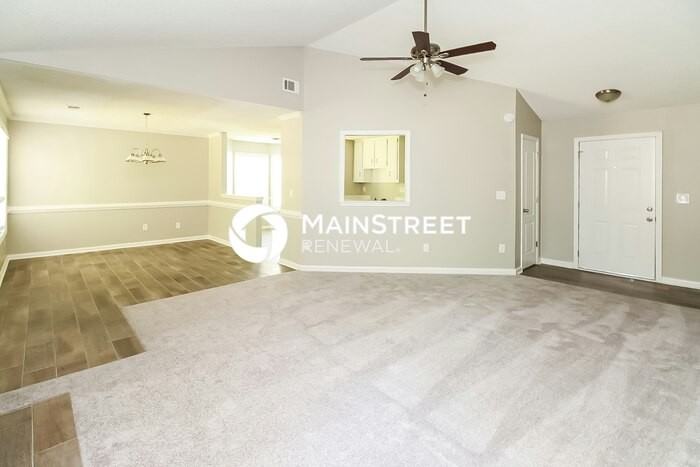 1012 Forest Gln - Photo 4 of 16