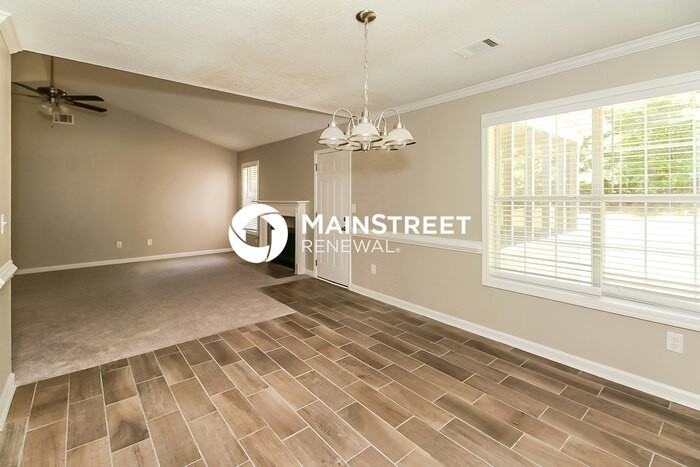 1012 Forest Gln - Photo 6 of 16