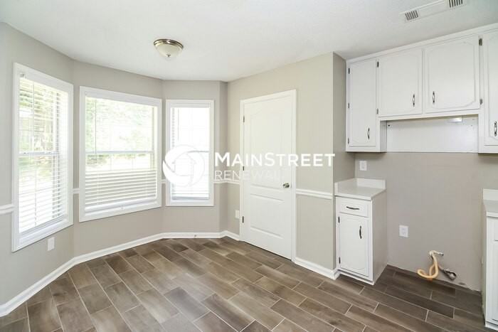 1012 Forest Gln - Photo 7 of 16