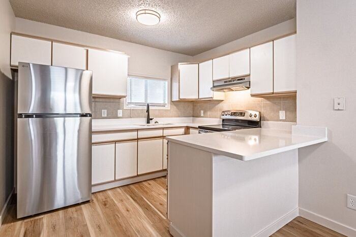 1415 Anita St #1415 - Photo 3 of 17