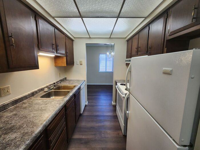 400 S 29th St #F - Photo 2 of 12